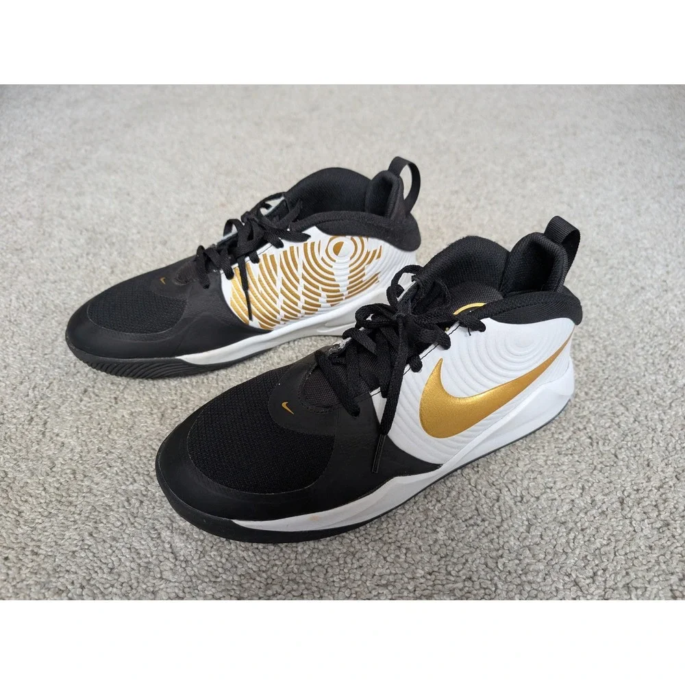 Nike AQ4224-004 Team Hustle D 9 Basketball Shoes Youth 7Y Black Gold Mid Top